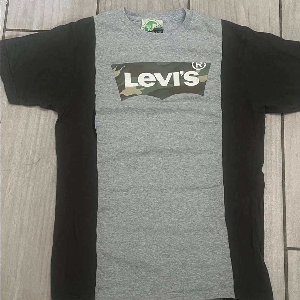 Levi's Black and Gray Camo Logo Tee